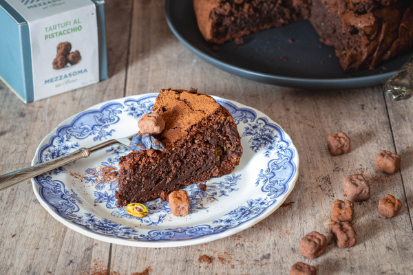 Torta al cioccolato con dragées al pistacchio Mezzasoma
