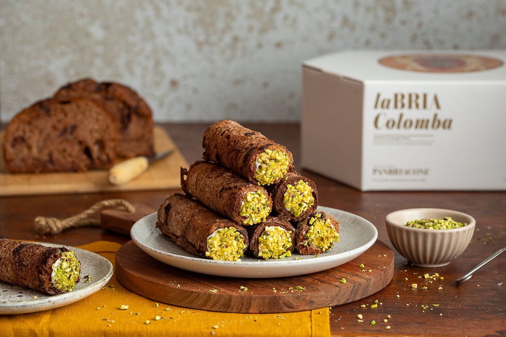 Cannoli di Bria Colomba Mokanero con crema di ricotta e pistacchi