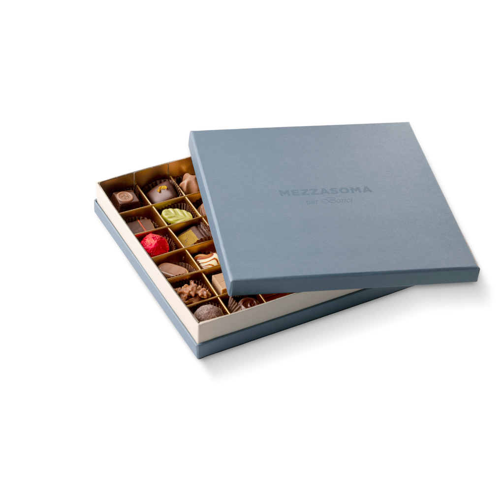 scatola cioccolatini grande - 36 praline - sfondo bianco