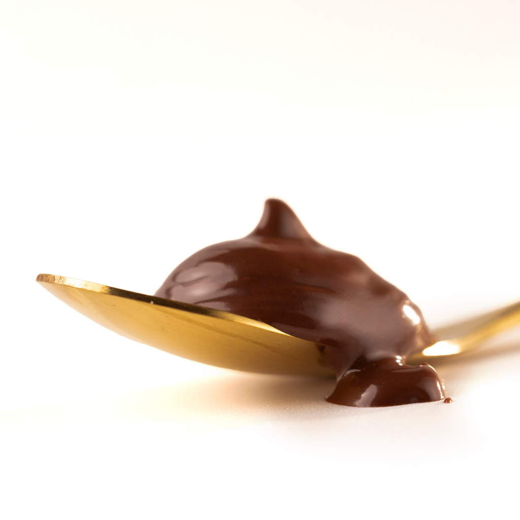 cucchiaio con spalmabile al cacao