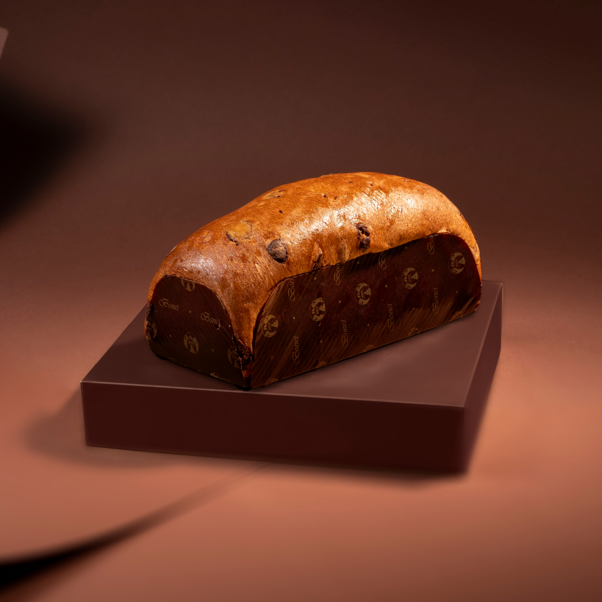 Foto ambientata Bria Tronchetto Rum & Cioccolato Fondente 500g, prodotto su vassoio