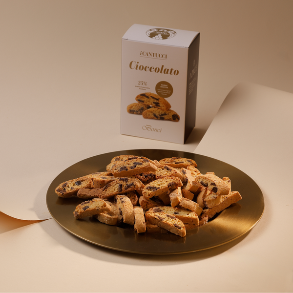 Foto ambientata Cantucci Cioccolato Fondente, prodotto e cofanetto 250g