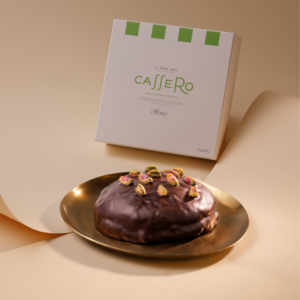 Foto ambientata Pan del Cassero Cioccolato e Pistacchi 500g, cofanetto e prodotto